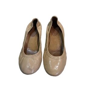 Jasper & Jeera Gilen Heels Beige Patent Leather Elasticized Trim Shoes US 7B